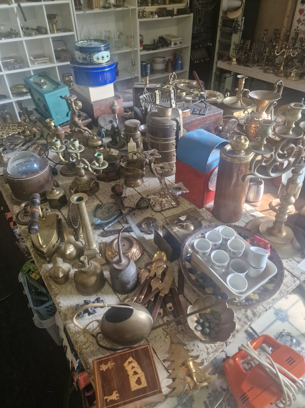 BESØKTE OLG, ODDSHERRED LOPPE OG GENBRUGSBUTIKKER